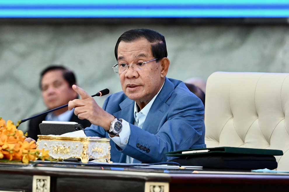 人民党主席洪森亲王敦促所有党员必须努力为人民服务