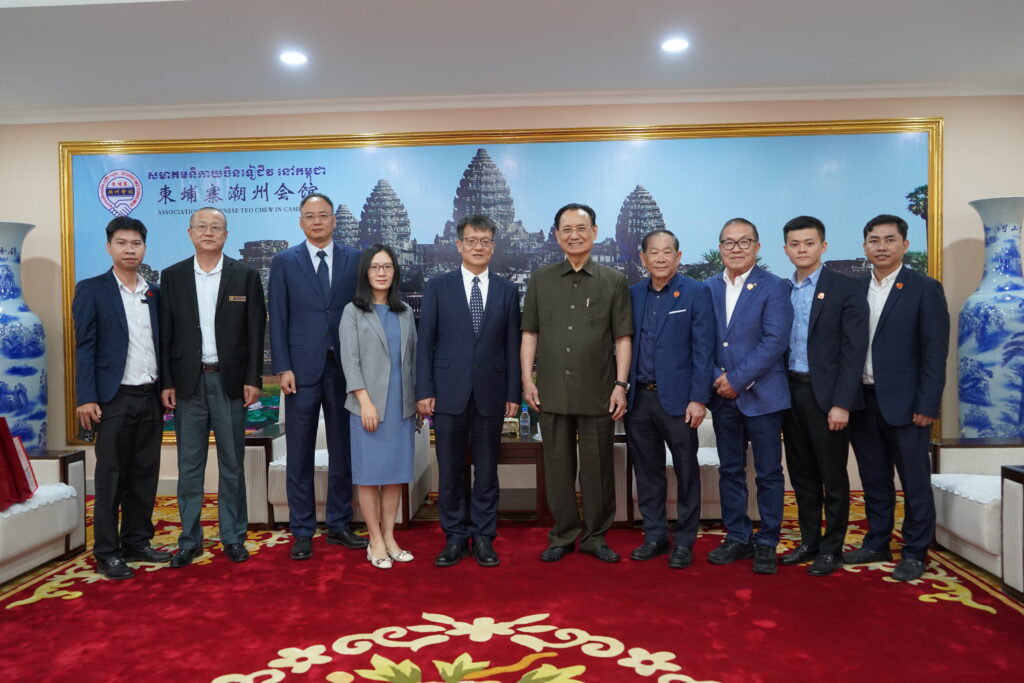 中国大使馆赵海燕公参一行莅临柬埔寨潮州会馆
