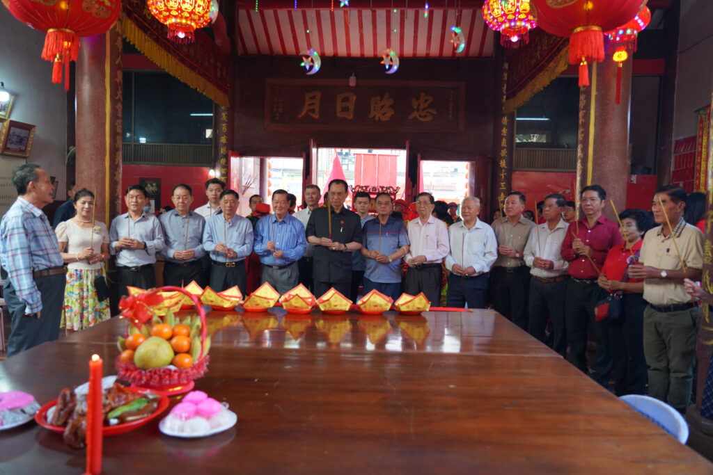 潮州会馆在协天大帝庙举行岁暮酬神敬拜仪式