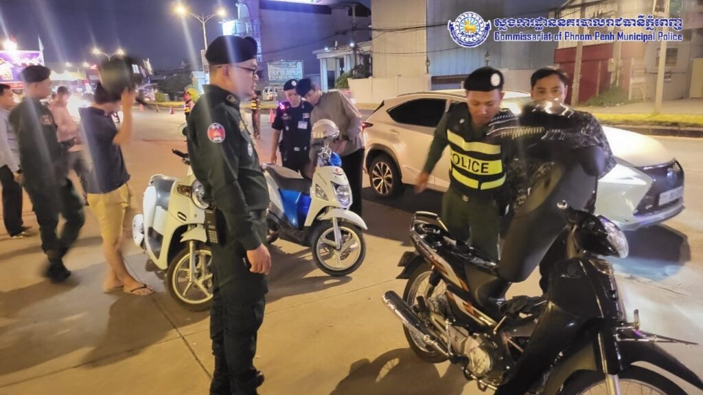 金边集中整顿交通秩序 23人涉酒驾被查