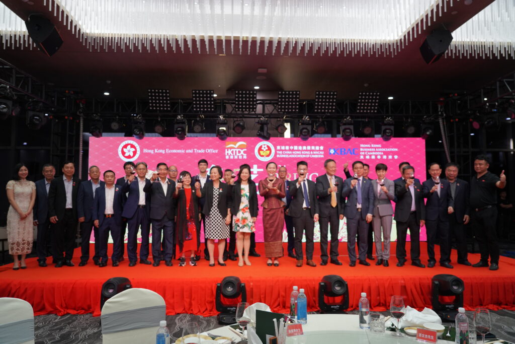 柬埔寨中国港澳侨商总会、柬埔寨香港商会举办春茗晚会