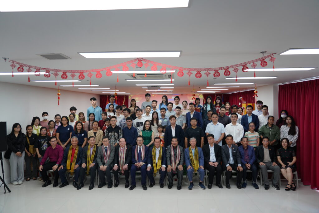 柬华应用科技大学举办“元宵喜乐会”活动