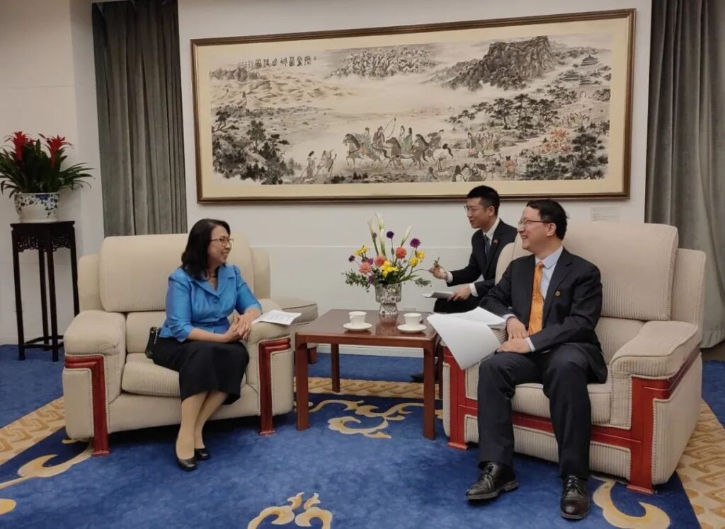 外交部亚洲司司长刘劲松会见柬埔寨新任驻华大使宋嘉薇