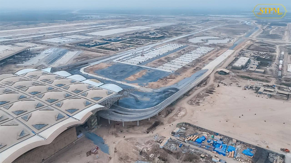 洪玛内总理视察在建中的德崇4F国际机场