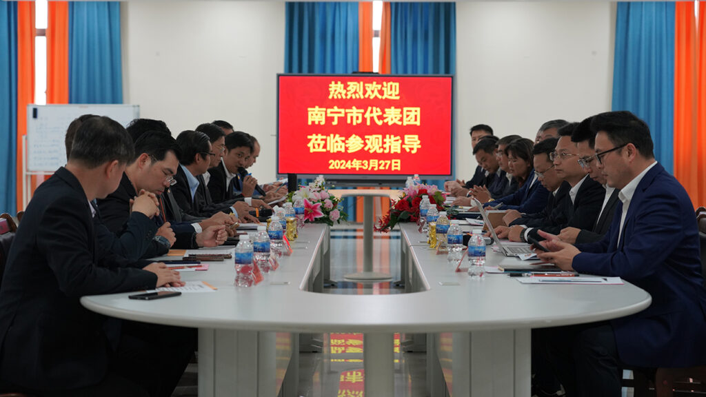 南宁市副市长钟洪率团拜访柬华理事总会 常务副会长黄焕明先生率众热情接待