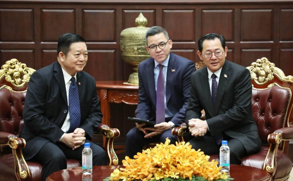 东盟秘书长高金洪博士拜会副总理兼司法部长高乐