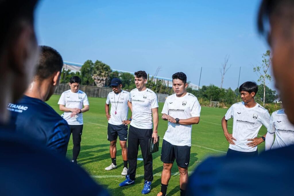 柬国足队启程前往沙特阿拉伯参加FIFA系列赛