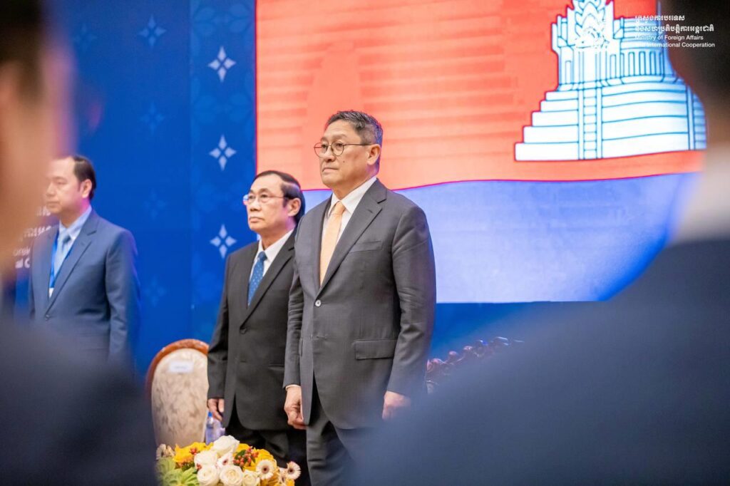 副总理兼外长要求加强研究地区及国际局势为国家利益服务