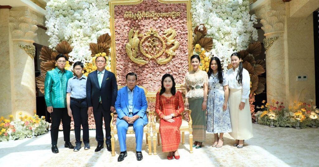毛宗楠公爵向柬红十字会捐款百万美金