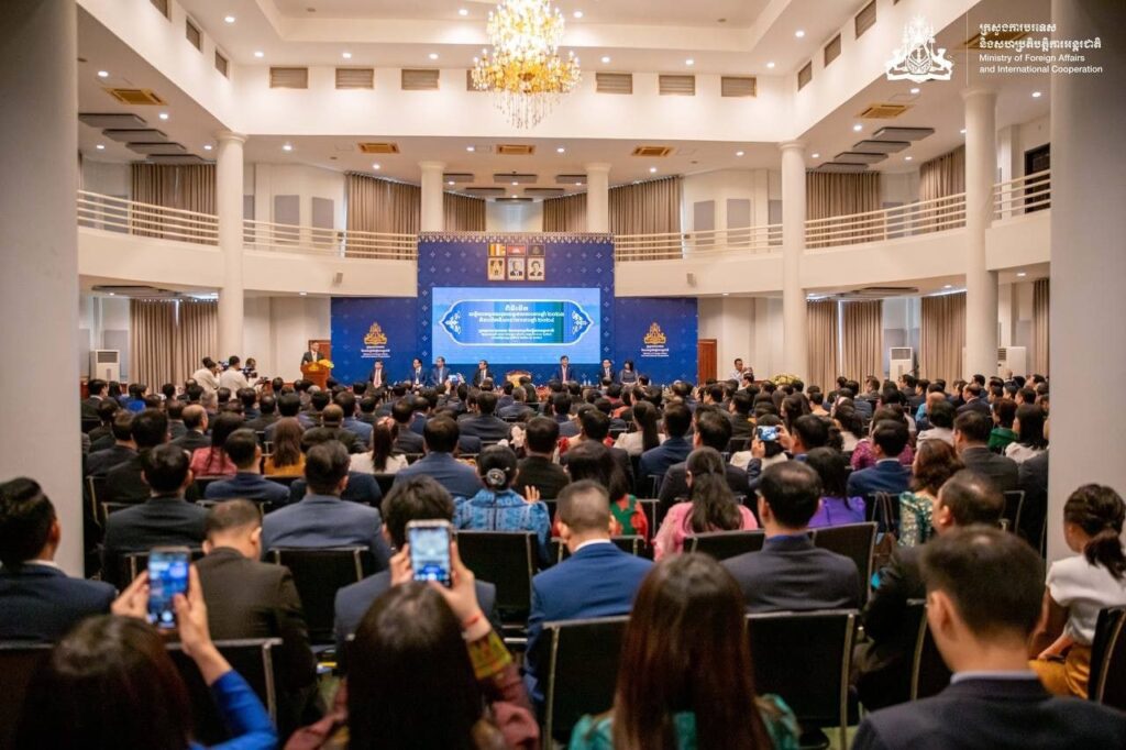 7953名海外柬公民获政府救助