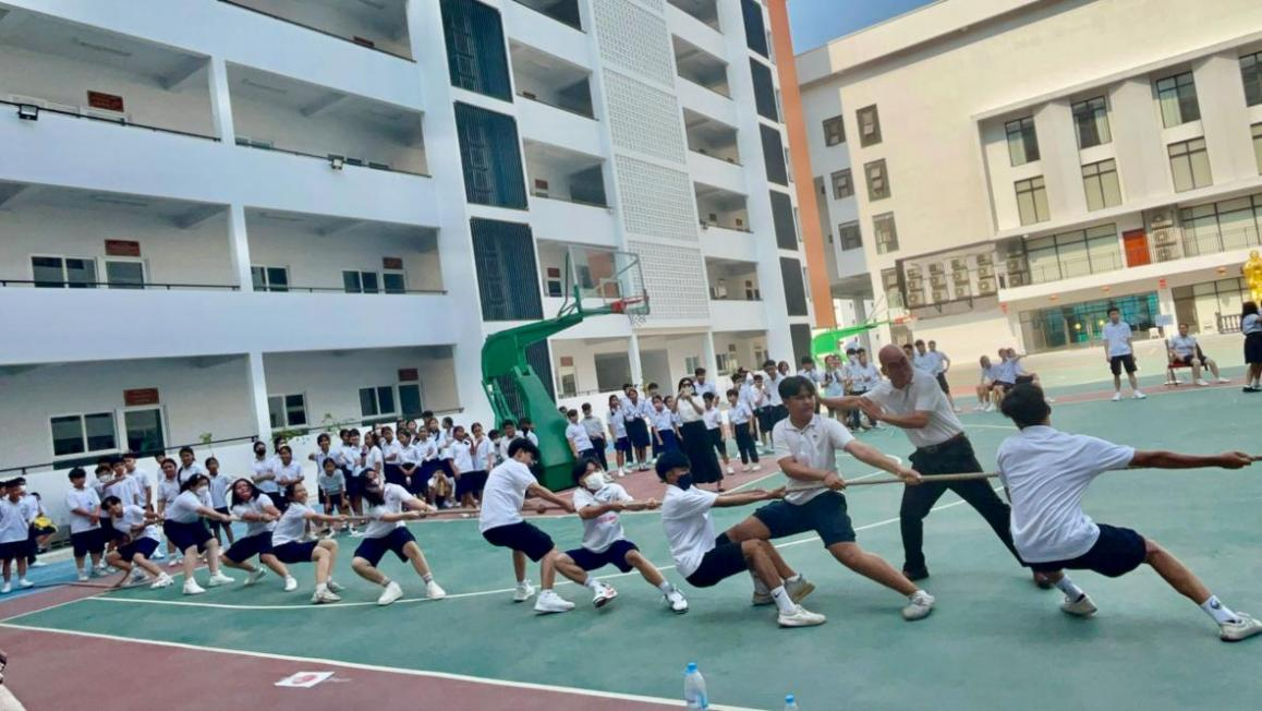 跃动青春 绳采飞扬——记端华大学第二届跳绳、拔河比赛