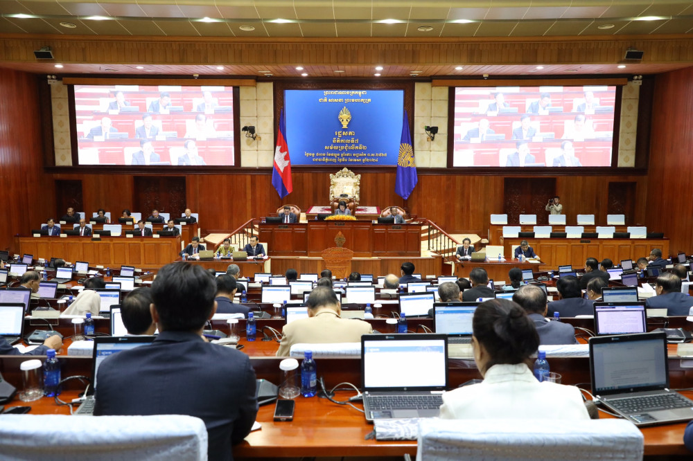 西哈莫尼国王敦促国会团结一致建设国家