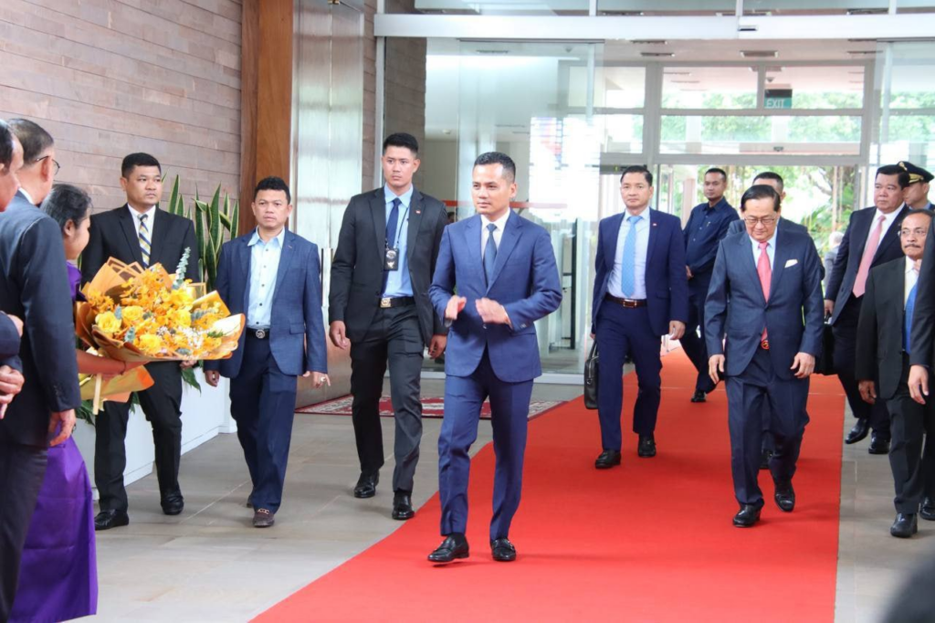 苏速卡副总理率团访问瑞士和德国