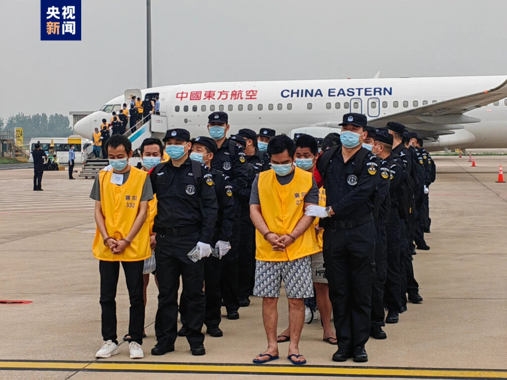 680余名中国籍涉赌诈嫌疑人已全部从柬埔寨押解回国