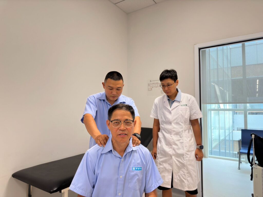 中柬友谊医院维保专员、医生“角色互换”体验活动致敬岗位劳动者