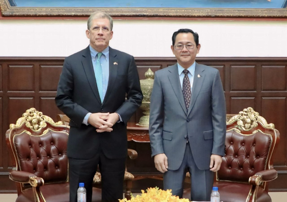 美国驻柬大使墨菲辞行拜会司法部长高乐