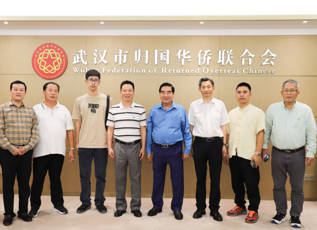 柬埔寨侨领方灿成勋爵一行拜访武汉侨联