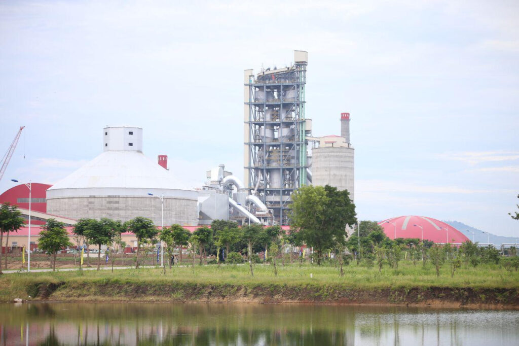 总投资2.5亿美元  实居省水泥厂预计9月投产