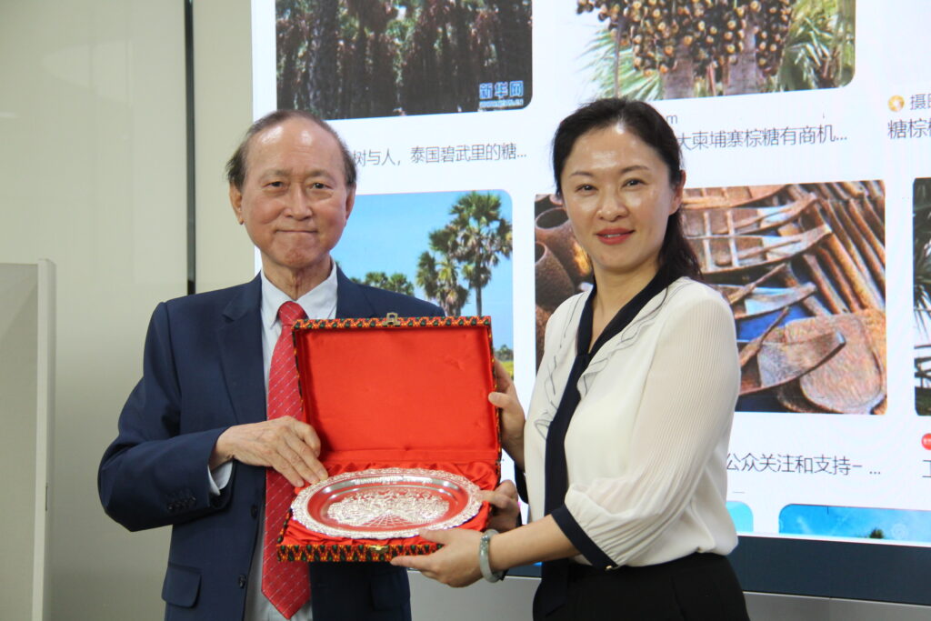 方侨生会长会见昆明市投资促进局代表团
