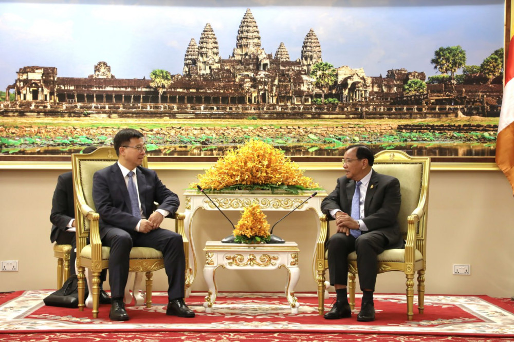 中共代表团访问柬埔寨