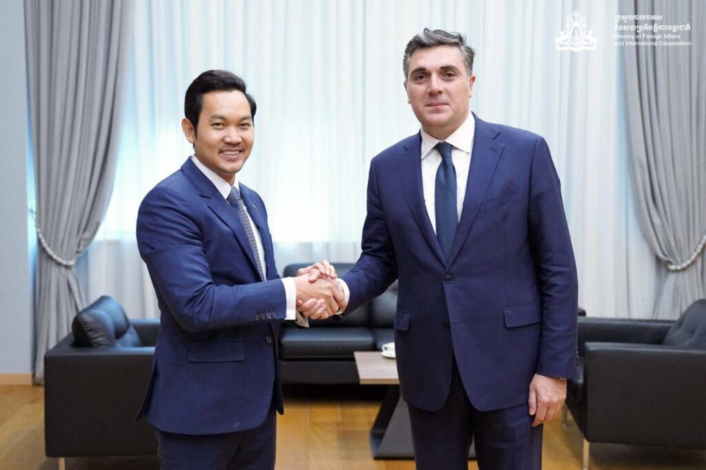 柬埔寨和格鲁吉亚承诺进一步深化两国关系