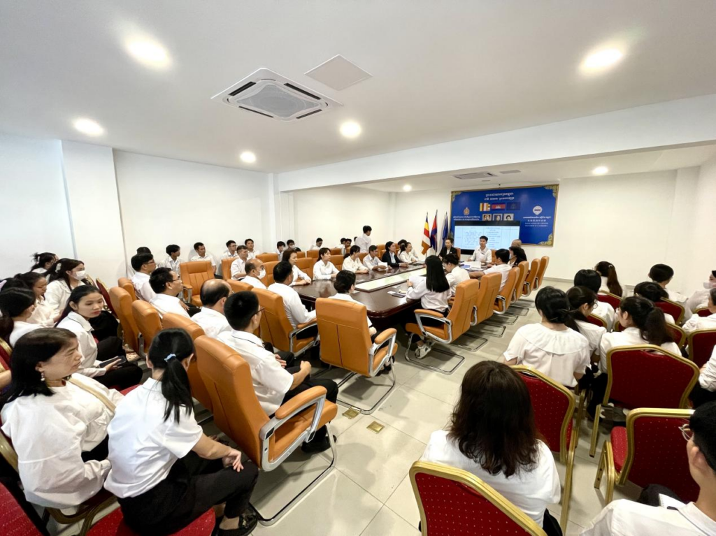 总结凝心力，研讨共成长！端华大学召开段考总结大会