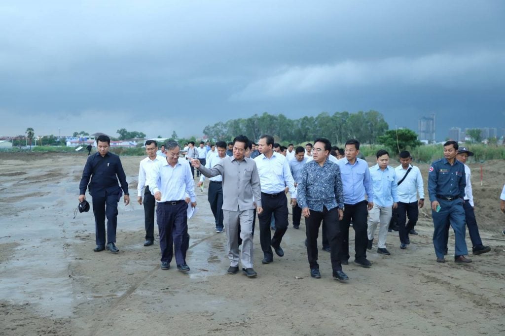 金边市府拟建新路缓解1号公路交通拥堵问题