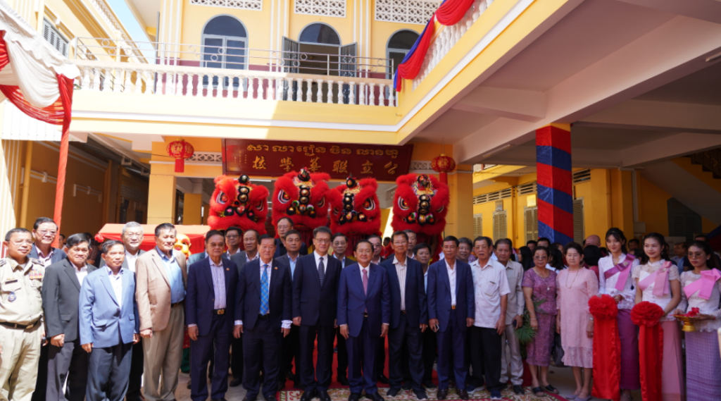 马德望联华学校新校楼暨校门落成剪彩仪式隆重举行