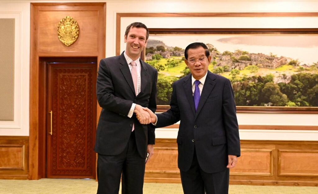 参议院主席洪森会见英国驻柬大使
