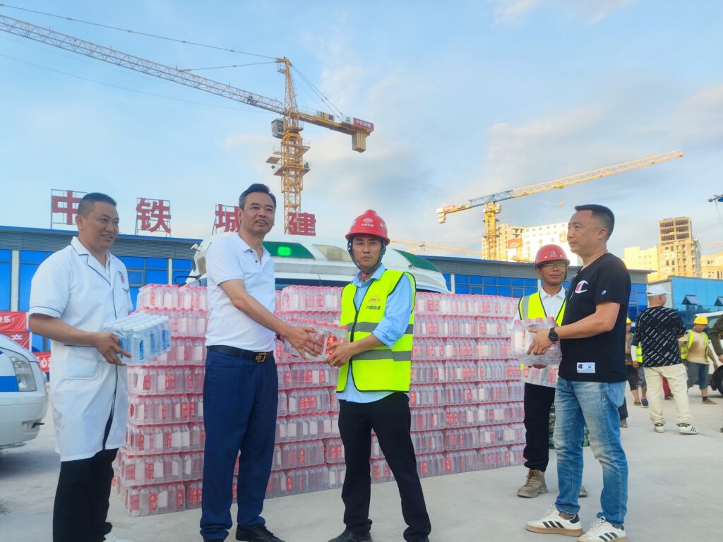 五一慰问中柬建筑工人送清凉公益爱心活动在西港圆满举行