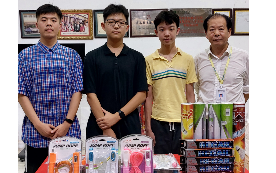 关爱与成长同行——崇正学校举行“我为六一献爱心”活动