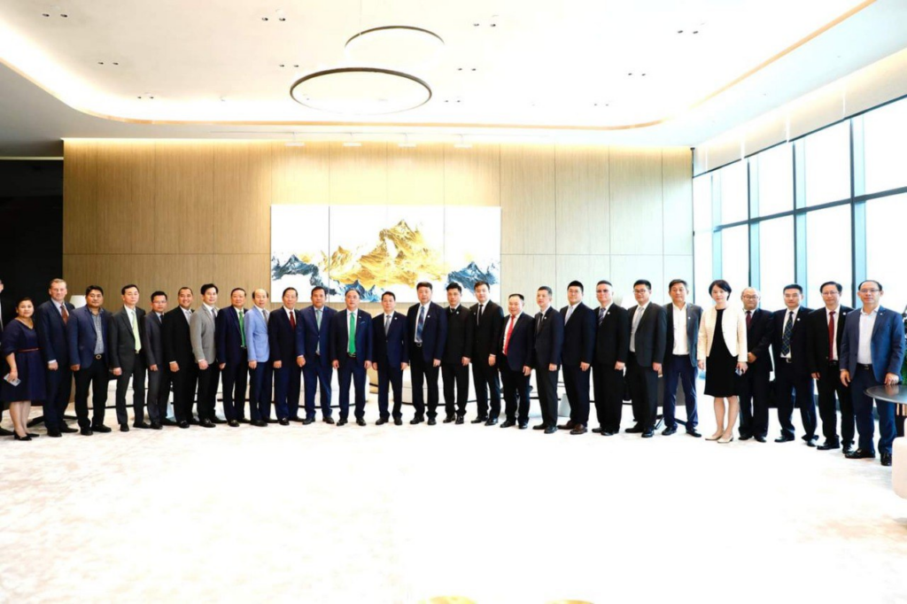 陈丰明公爵会见中国工商联代表团