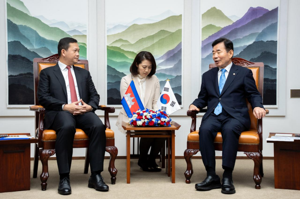 韩国国会议长金振杓会见洪玛内总理