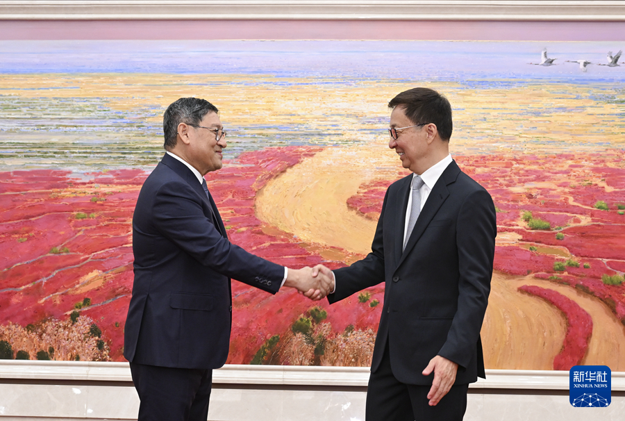 中国国家副主席韩正会见柬埔寨副总理宋金达