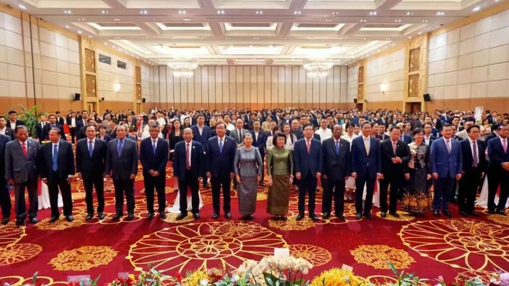 王文天大使夫妇举行离任招待会
