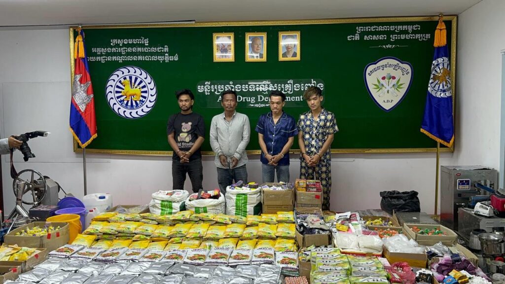 肃毒警方侦破制毒贩毒案件  查获超16公斤毒品及近700公斤制毒原料
