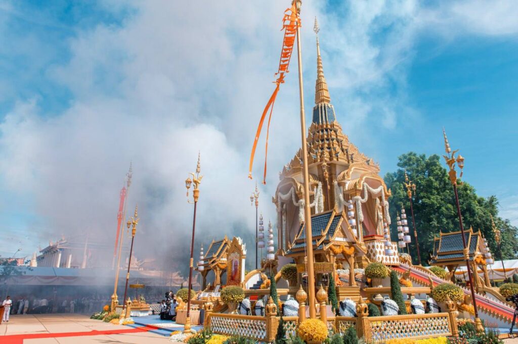 圆寂狄旺僧王遗体火化  西哈莫尼国王亲自主持点火