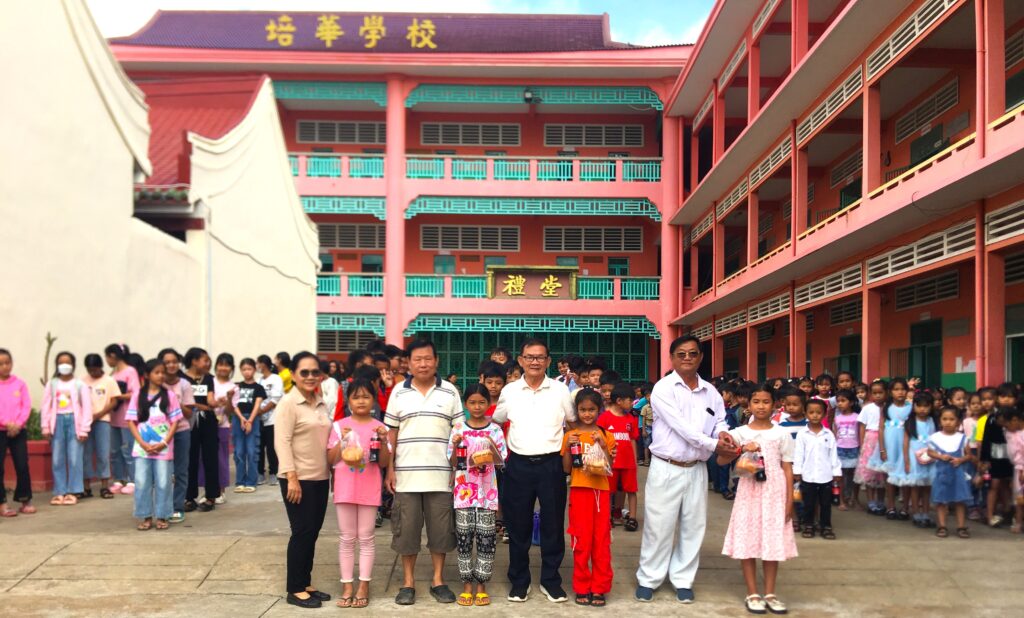 磅湛省公立培华学校开展庆祝“六一”国际儿童节游园会